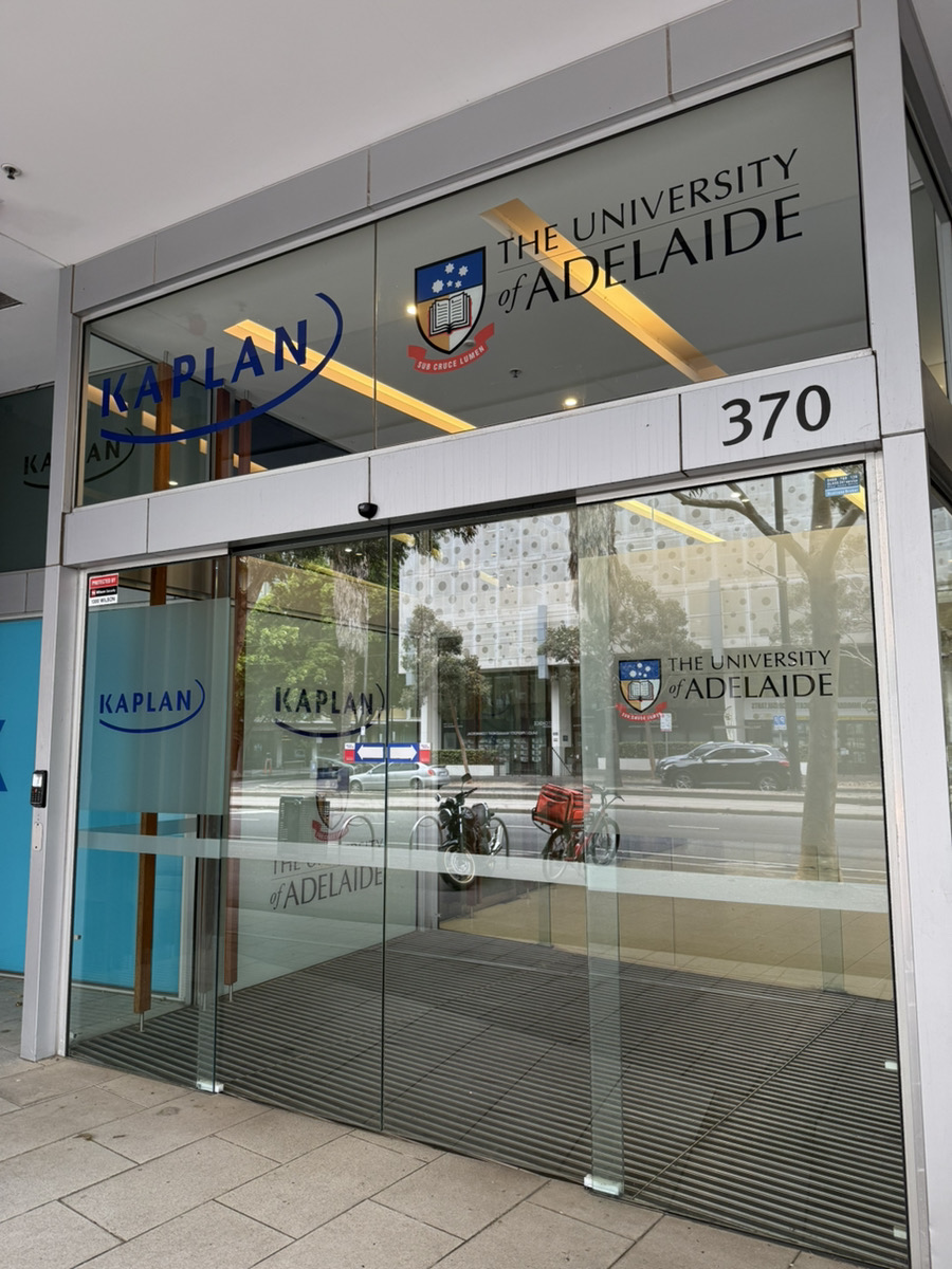 Kaplan Business School Australia のキャンパス受付